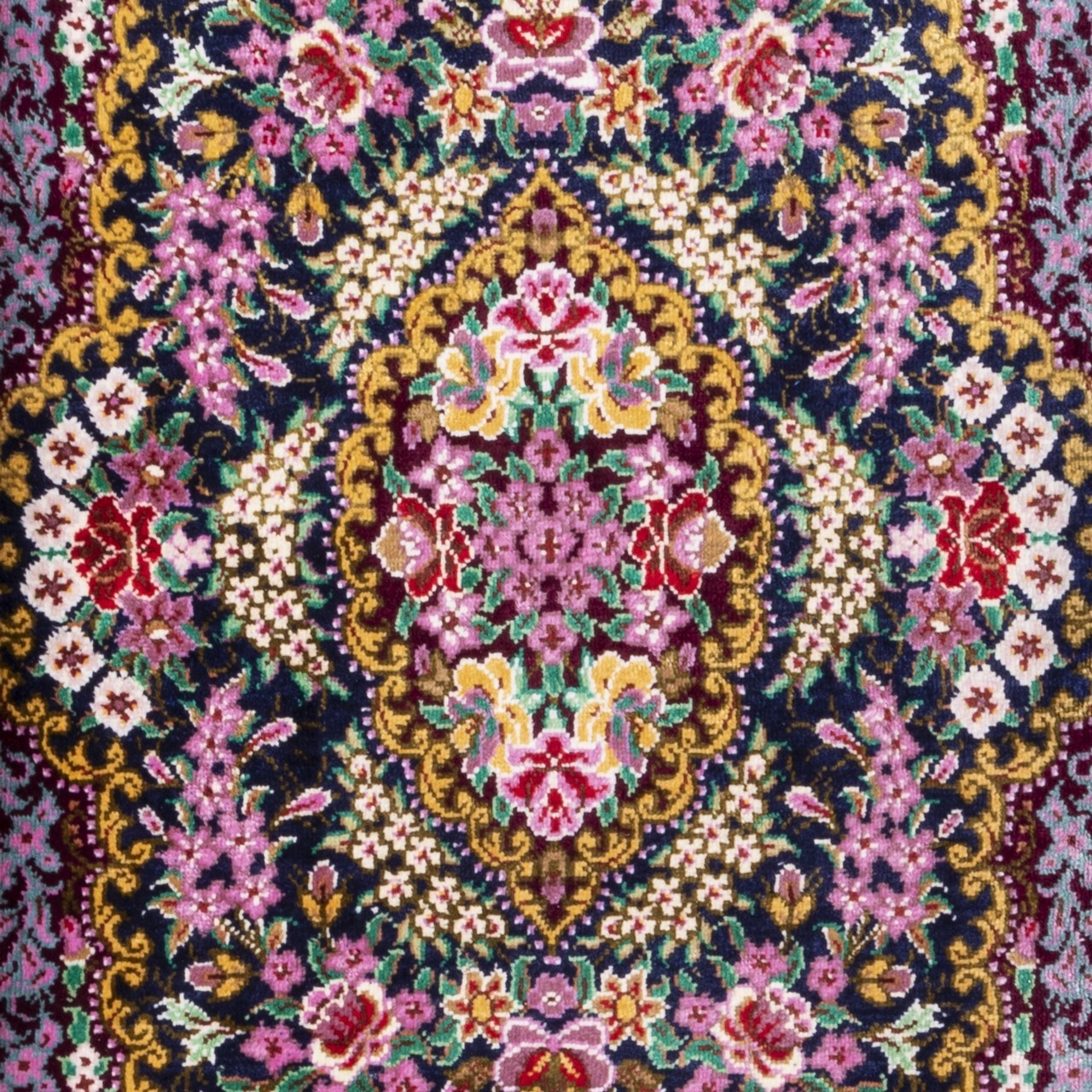 Pictorial Tabriz Carpet Ref: 901699