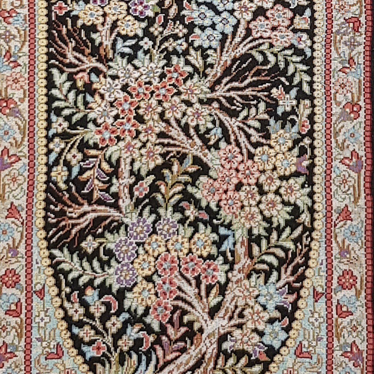 Pictorial Tabriz Carpet Ref: 911166