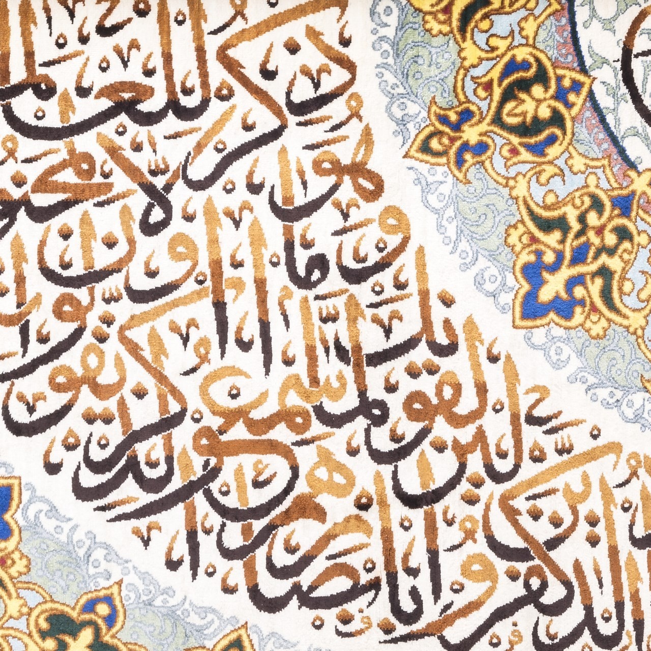 Pictorial Tabriz Carpet Ref: 901380