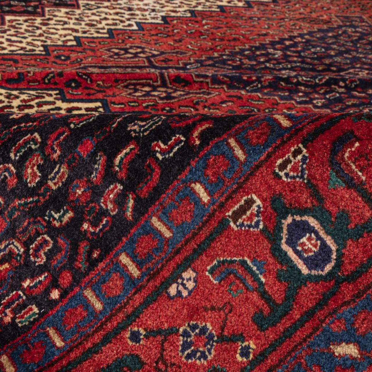 فرش دستباف قدیمی پنج و نیم متری سنندج کد 123219
