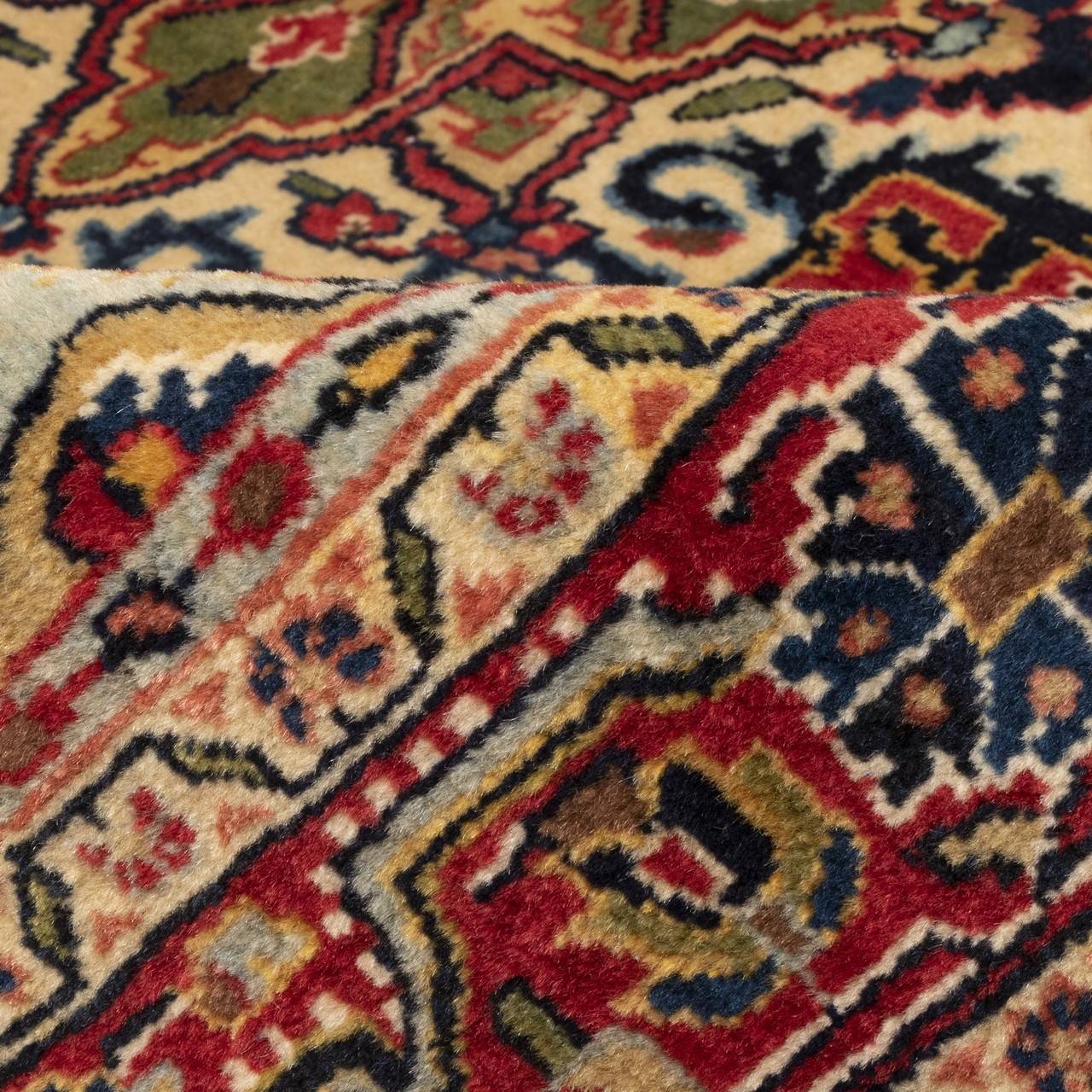 فرش دستباف قدیمی دو و نیم متری جوزان کد 127018