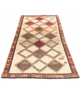 فرش دستباف قدیمی دو و نیم متری شیراز کد 129017