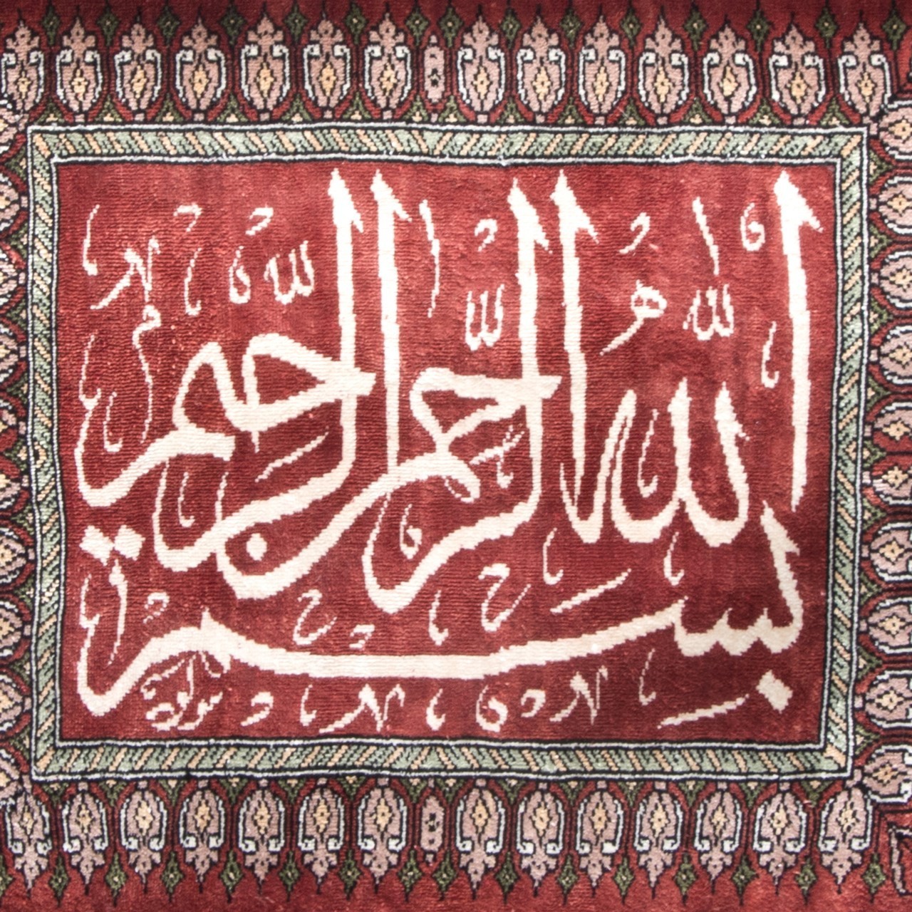 Pictorial Tabriz Carpet Ref: 901417